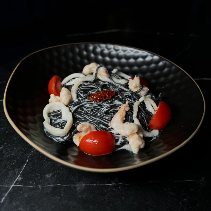 Черная паста с морепродуктами